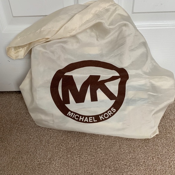 EUC- Micheal Kors purse - Picture 4 of 4